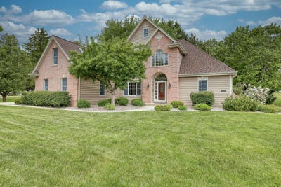 /international/us/n27w26292-crestview-dr-pewaukee-wi-110108332681/