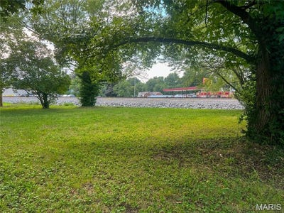 /international/us/200-edwards-street-staunton-il-110107682227/