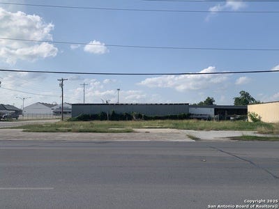 /international/us/124-w-kingsbury-seguin-tx-110101196328/?lang=en