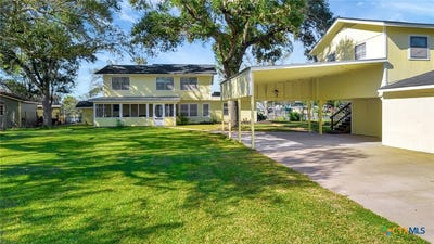 /international/us/828-county-road-206-sargent-tx-110095836761/