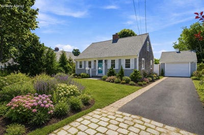 /international/us/35-walnut-street-hyannis-ma-110119731569/