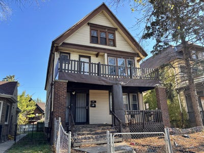 /international/us/2320-n-44th-st-milwaukee-wi-110102186809/