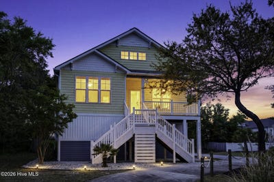 /international/us/229-ne-43rd-street-oak-island-nc-110105194329/