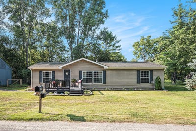 /international/us/2526-e-main-street-ionia-mi-110100983741/