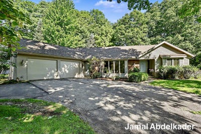/international/us/18777-iroquois-drive-spring-lake-mi-110108849313/