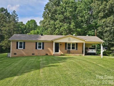 /international/us/2078-knight-road-lancaster-sc-110108411469/