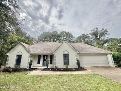 /international/us/132-keestone-drive-senatobia-ms-110102428329/