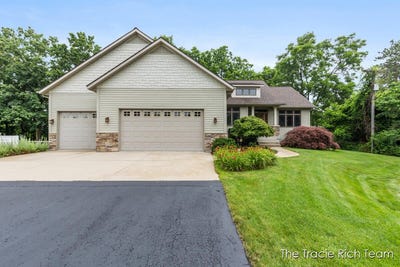 /international/us/360-river-place-drive-lowell-mi-110101070658/