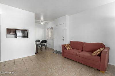 /international/us/1810-e-blacklidge-drive-tucson-az-110105956188/