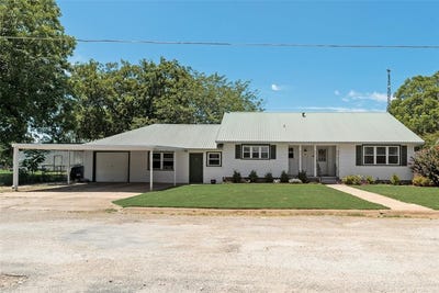 /international/us/409-s-carter-street-whitewright-tx-110101143368/