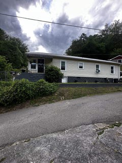 /international/us/302-9th-street-logan-wv-110107800225/