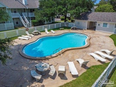 /international/us/601-e-burgess-rd-pensacola-fl-110101592359/