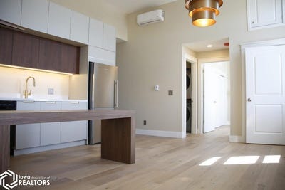 /international/us/51-e-broadway-302-fairfield-ia-110100924542/