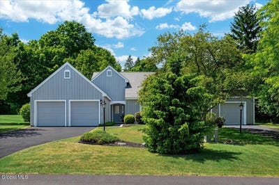 /international/us/11-greystone-drive-voorheesville-ny-110108849791/