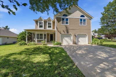 /international/us/13-saddlewood-court-sugar-grove-il-110108890273/