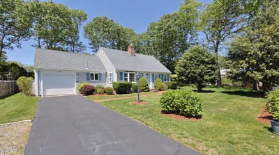 /international/us/2-saint-andrews-way-south-yarmouth-ma-110108017352/