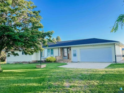 /international/us/515-151st-st-luverne-mn-110100506353/