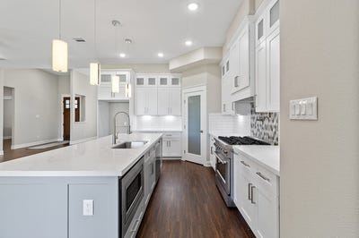 /international/us/185-oak-cluster-drive-columbus-tx-110106915688/