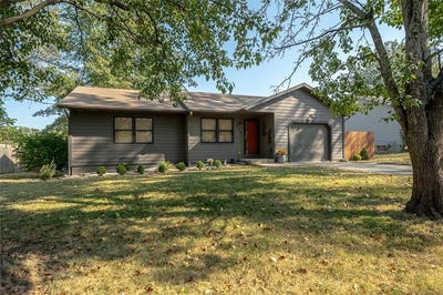/international/us/218-king-street-baldwin-city-ks-110119916096/