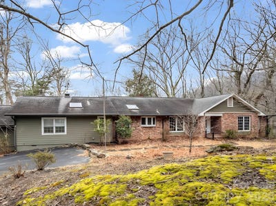 /international/us/117-hummingbird-lane-columbus-nc-110107197229/