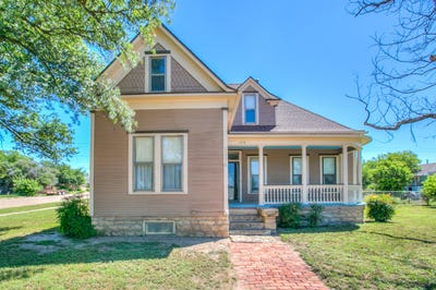 /international/us/308-n-6th-street-ballinger-tx-110108956794/