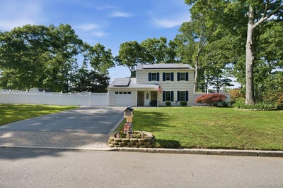 /international/us/28-cedar-heights-drive-ridge-ny-110108689225/