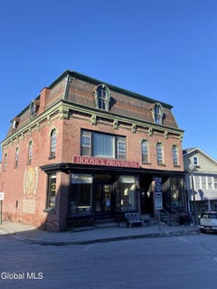 /international/us/15-church-street-hoosick-falls-ny-110103200554/