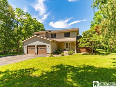 /international/us/7570-martin-wright-road-westfield-ny-110108773883/