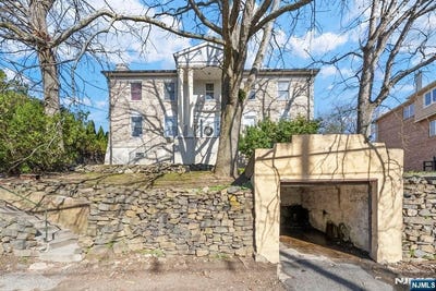 /international/us/360-gorge-road-cliffside-park-nj-110107197181/