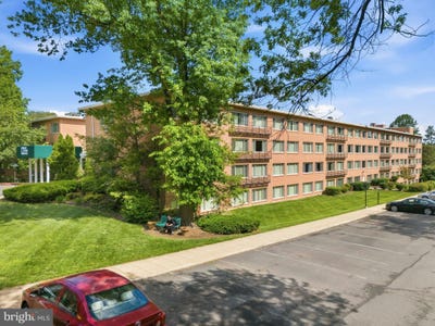 /international/us/10570-main-street-fairfax-va-110108058743/