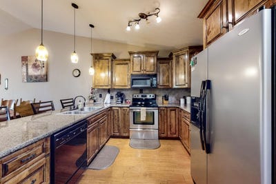 /international/us/150-the-bluffs-branson-mo-110109218289/