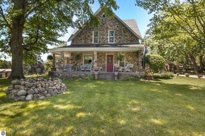 /international/us/6758-clam-lake-drive-bellaire-mi-110100472721/