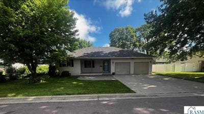 /international/us/1205-lloyd-lane-st-peter-mn-110108915364/