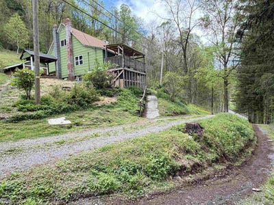 /international/us/6357-seneca-trail-montrose-wv-110107747804/