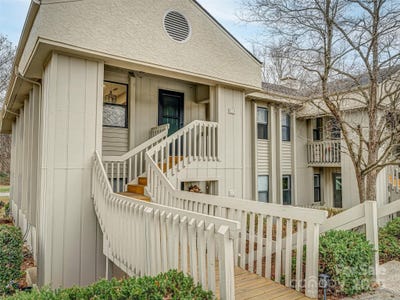 /international/us/102-abbey-circle-asheville-nc-110104120808/