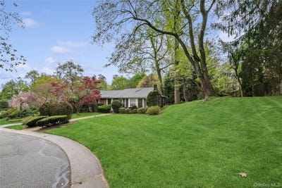 /international/us/9-oakwood-circle-roslyn-ny-110107543575/