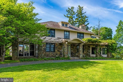 /international/us/36279-36285-e-loudoun-street-round-hill-va-110107775252/
