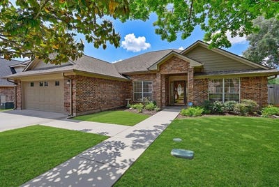 /international/us/402-magnolia-lane-brenham-tx-110107378819/