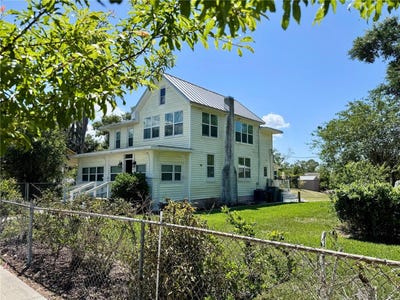 /international/us/708-e-lemon-avenue-eustis-fl-110107807800/