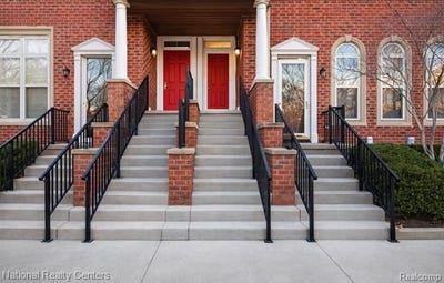 /international/us/16878-farmington-road-livonia-mi-110107513025/