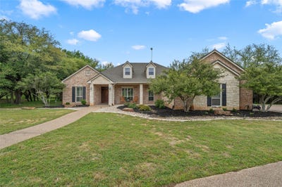 /international/us/130-winding-trail-crawford-tx-110105364542/