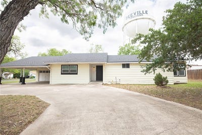 /international/us/306-w-hutchinson-street-beeville-tx-110108170125/