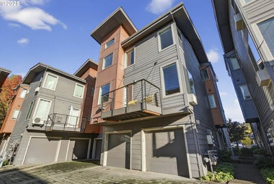 /international/us/8083-n-leavitt-ave-portland-or-110107656694/