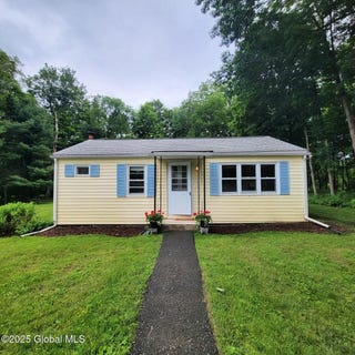 /international/us/639-county-rd-7-schodack-ny-110100219659/