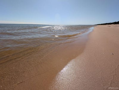 /international/us/963-ff-top-o-the-lake-road-gulliver-mi-110106120659/