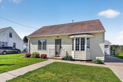 /international/us/2020-julius-street-cross-plains-wi-110108380827/
