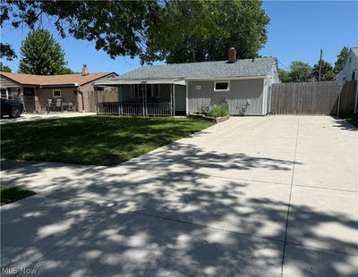 /international/us/6447-sandfield-drive-brook-park-oh-110108385101/
