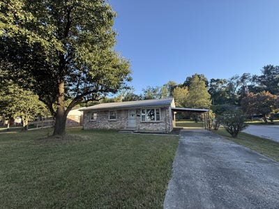 /international/us/122-rogers-street-berea-ky-110120039618/