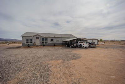 /international/us/9355-e-three-kings-way-safford-az-110107548425/