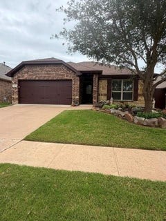 /international/us/202-tower-circle-terrell-tx-110108167165/